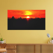 森林の地平線に沈む鮮やかな夕日 キャンバスプリント (インサイチュ (リビング))