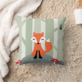 森林の石に坐っているかわいい孤 クッション (ブランケット)