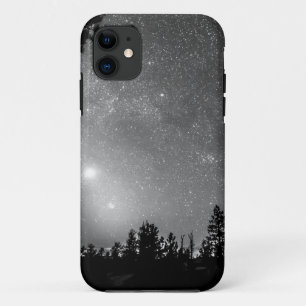 森林は星座の天文学の熟視のシルエットを描きます iPhone 11 ケース