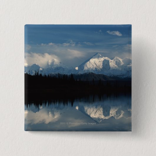 森林及びSnowy山とのmirror湖の地平線 缶バッジ (正面)