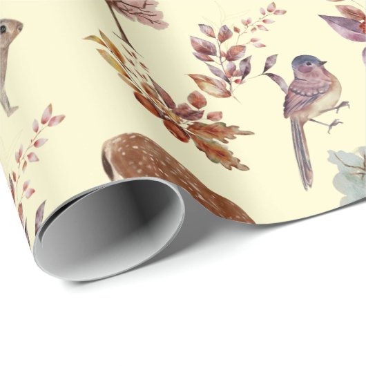森林地の動物と鳥淡い色のの黄色の背景 ラッピングペーパー (ロールコーナー)