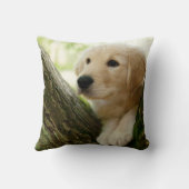 森林設定に坐っているラブラドールの子犬 クッション (裏面)