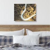 森林間の道路の空中眺め キャンバスプリント (インサイチュ (寝室))