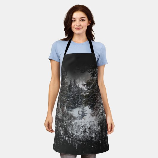 森林雪の木 |スノーウィーフォレストプリント エプロン (着用した状態)