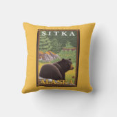 森林- Sitka、アラスカのツキノワグマ クッション (裏面)