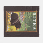 森林- Sitka、アラスカのツキノワグマ フリースブランケット (正面(横))