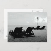 椅子と傘をビーチ ポストカード (正面/裏面)