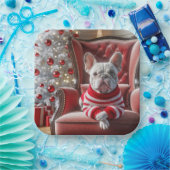 椅子にフランスの座ったクリスマスのブルドッグ ペーパープレート (パーティー)