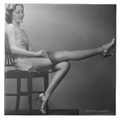 椅子に坐っている女性 タイル (正面)