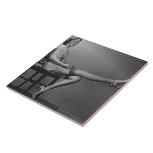 椅子に坐っている女性 タイル (側面)