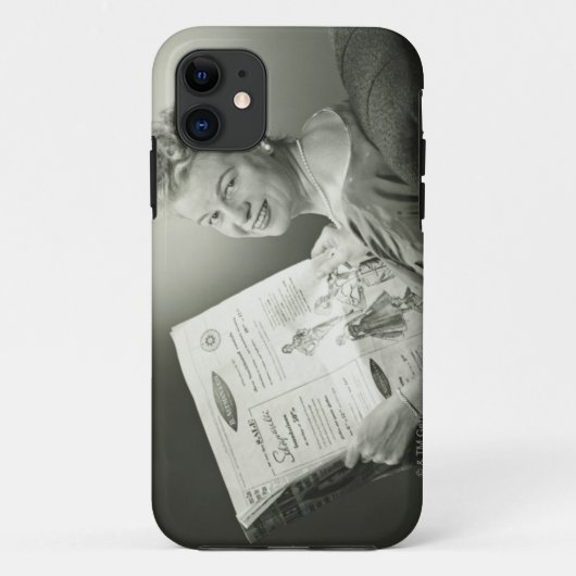 椅子に坐っている女性 Case-Mate iPhoneケース (裏面)