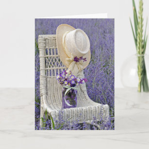 椅子に帽子と紫の花束 カード