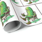 椅子に座った大きなディルのピクルス ラッピングペーパー (ロールコーナー)