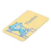 椅子に微笑む青いカリコベア マグネット (左側)