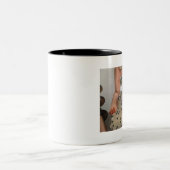 椅子のマグの猫 ツートーンマグカップ (中央)