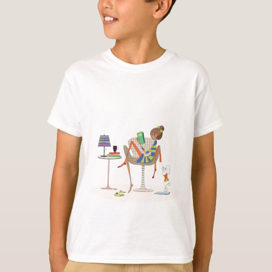 椅子の女性の読本はカスタム設計します Tシャツ (正面)