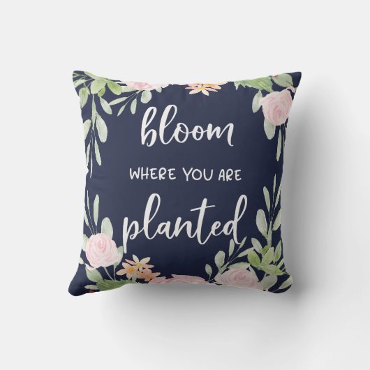 植えられた|の花柄のタイポグラフィであるところ開花 クッション (裏面)