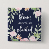 植えられた|の花柄のタイポグラフィであるところ開花 缶バッジ (正面)