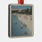 植民地ビーチ、VA -日光浴をする及び水泳場面 メタルオーナメント (右)