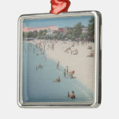 植民地ビーチ、VA -日光浴をする及び水泳場面 メタルオーナメント (左)