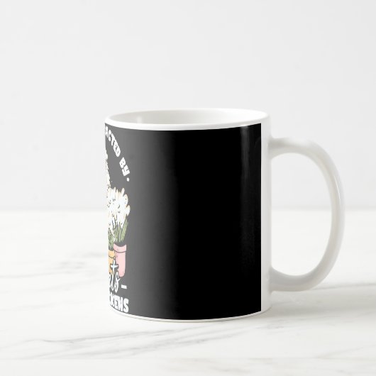 植物とシルキーに簡単に気を取られる C コーヒーマグカップ (右)