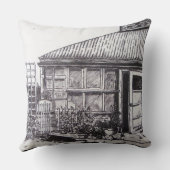 植物とフェンシングを持つ庭の犬のスケッチ クッション (裏面)