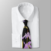 植物のアイリスによっては花のアイリスが開花します ネクタイ (タイ)