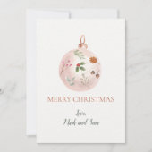 植物のアクセントが付いたピンクのクリスマスオーナメント シーズンカード (正面)