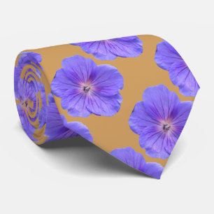 植物のタイルを張られた青いゼラニウムの花の写真 ネクタイ