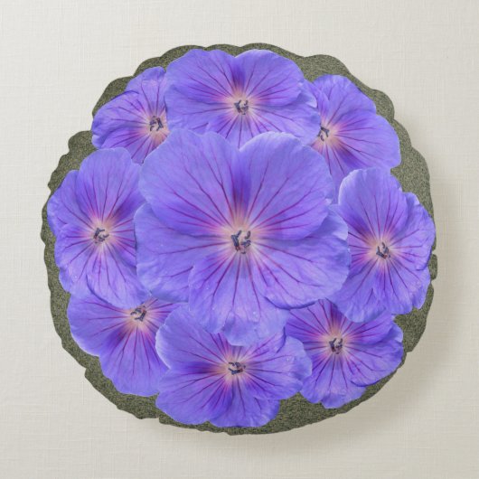 植物の明るく青いゼラニウムの花 ラウンドクッション (正面)
