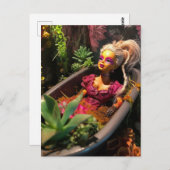植物の浴槽の中の人形おもしろいガーデンアート ポストカード (正面/裏面)
