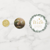 植物の花輪があしらわれたゴールドの結婚式テーブル コンフェッティ (正面)