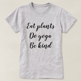 植物を食べて下さい、ヨガをして下さい、親切があって下さい Tシャツ