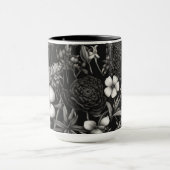植物性の白と黒の花 マグカップ (中央)