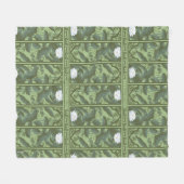 植物性ロータスパネルパターン – ホワイトロータス フリースブランケット (正面(横))