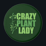 植物熱狂する婦人 マグネット<br><div class="desc">植物熱狂するの女性。植物おもしろいと緑の執着に関するカッコいいキュートな引用文の横にかわいらしつる植物と緑の色で植物の愛の贈り物。緑の素晴らし親指を持つ庭師のためのランドスケープ建築家ギフト。</div>