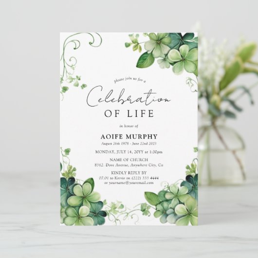 植物的なシャムロッククローバーの生命のお祝い 招待状 (スタンド正面)