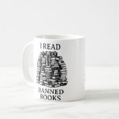 検閲された本を読む私 コーヒーマグカップ (正面左)