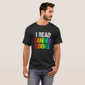検閲された本を読む レインボー Tシャツ (正面フル)