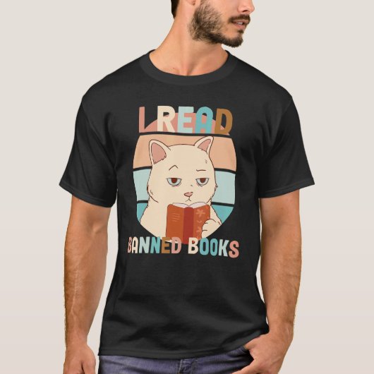 検閲された本を読むTシャツ 黒猫 読書家 本の虫 Tシャツ (正面)