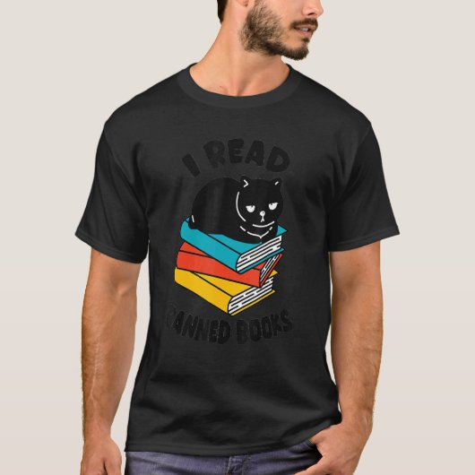 検閲された本を読むTシャツ 黒猫 読書家 本の虫 Tシャツ (正面)