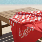 極小の赤と白の水玉模様のカスタムネーム ビーチタオル