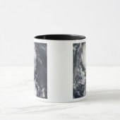 極東に接近する二つの台風 マグカップ (中央)