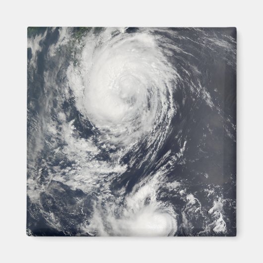 極東に接近する二つの台風 マグネット (正面)