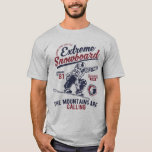 極端なスノーボード、山々が呼び出している Tシャツ<br><div class="desc">この極端なスノーボード、山々はTシャツのデザインを呼び出して素晴らし、斜面で冬のスポーツの愛を示す。</div>