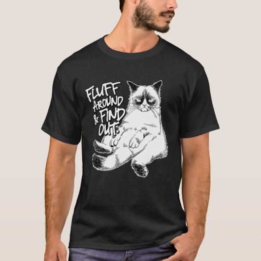 楽しいもふもふに囲まれて気づく、うんざり猫、サル Tシャツ (正面)