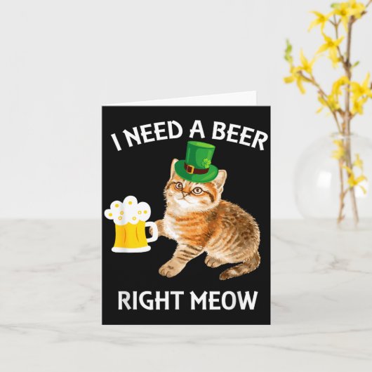 楽しいアイルランドビール猫聖パトリックの日酒飲みと カード (黄色い花)