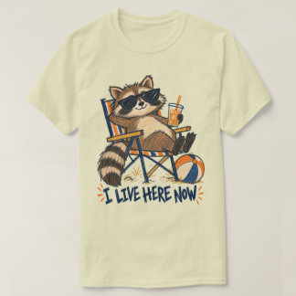 楽しいアライグマのビーチユーモア "ここに住んでる" Tシャツ