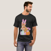 楽しいイースターの可愛い猫 うさぎ たまご かご Tシャツ (正面フル)