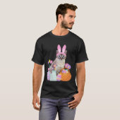 楽しいイースターの可愛い猫 うさぎ たまご かご Tシャツ (正面フル)